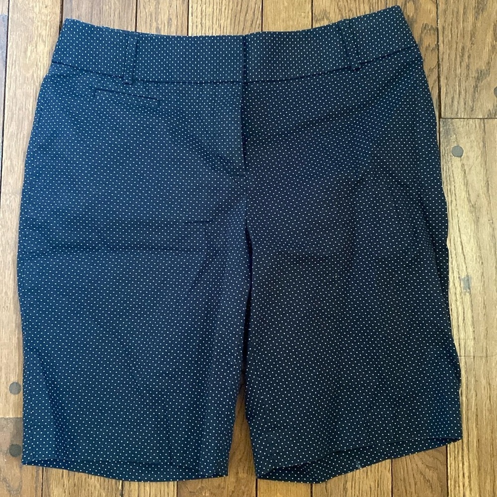 Ann Taylor Loft Julie black Polka dot 7” inseam chino dress Bermuda shorts